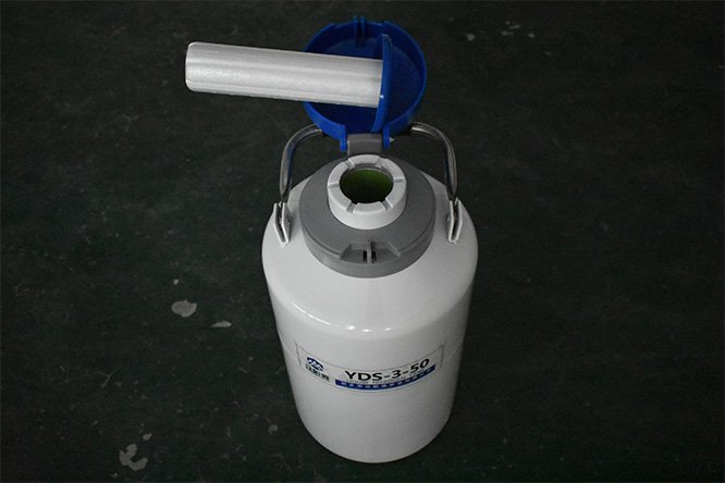 Mouth-of-the-3L-container